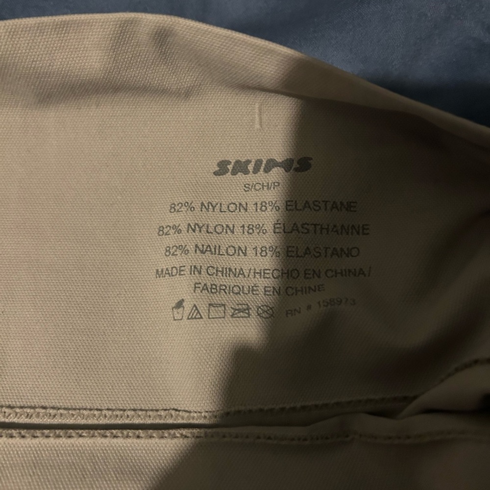 SKIMS Elegant Tan Pencil Skirt - Picture 5 of 5
